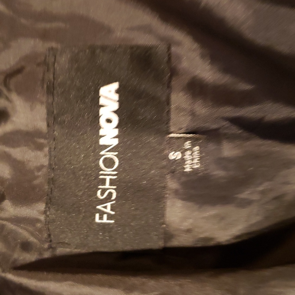 Fashion Nova beautiful puffer type coat size small - Picture 9 of 9